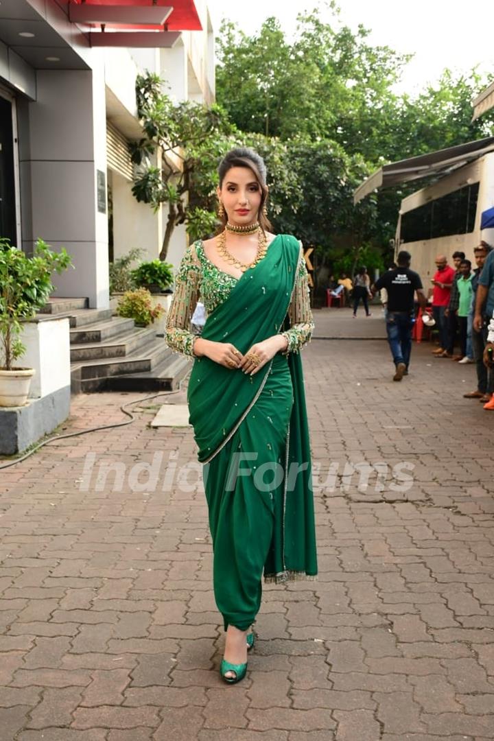 Nora Fatehi clicked on the sets of Jhalak Dikhhla Jaa in a Maharashtrian green saree