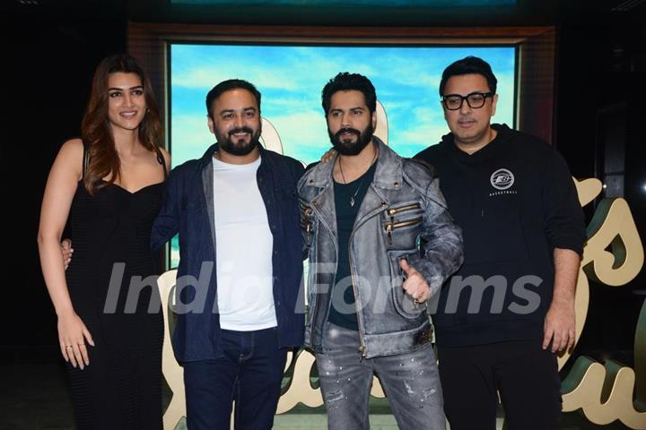 Varun Dhawan, Kriti Sanon, Amar Kaushik and Dinesh Vijan snapped special announcement for their film Bhediya