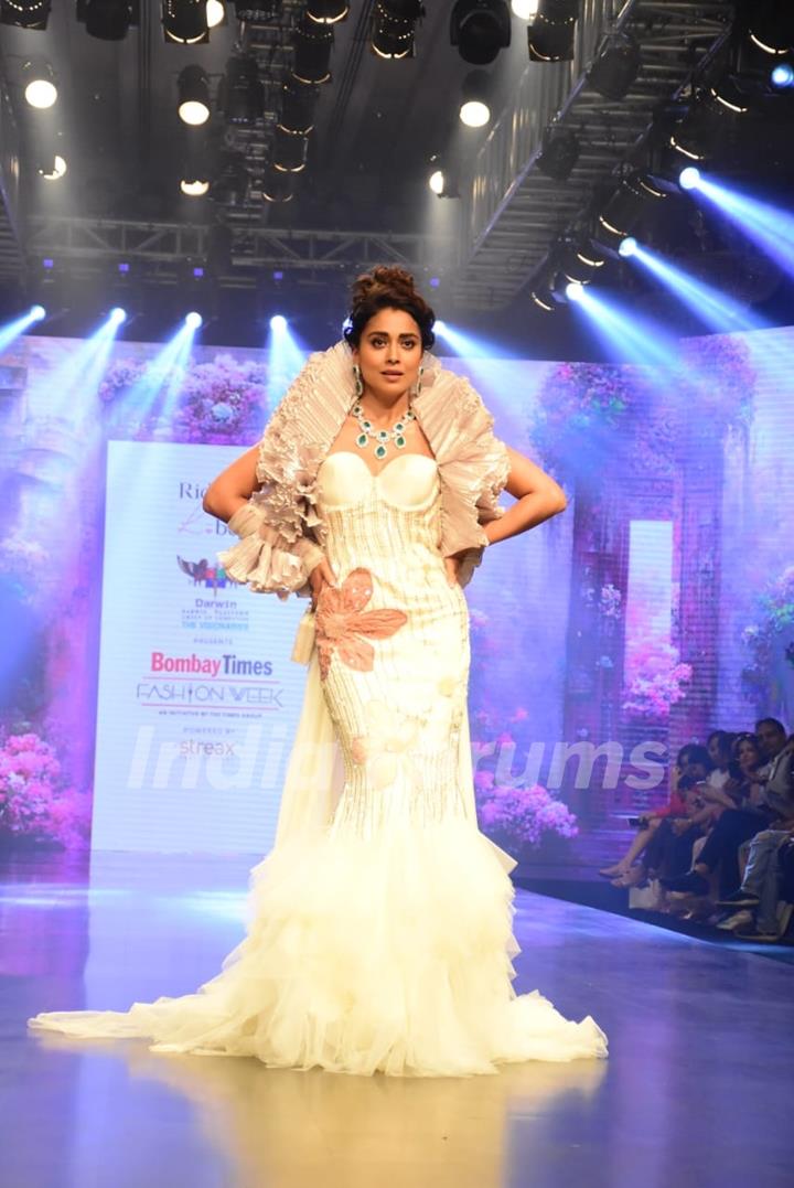 Shriya Saran clicked at the Bombay Times Fashion Week 2022