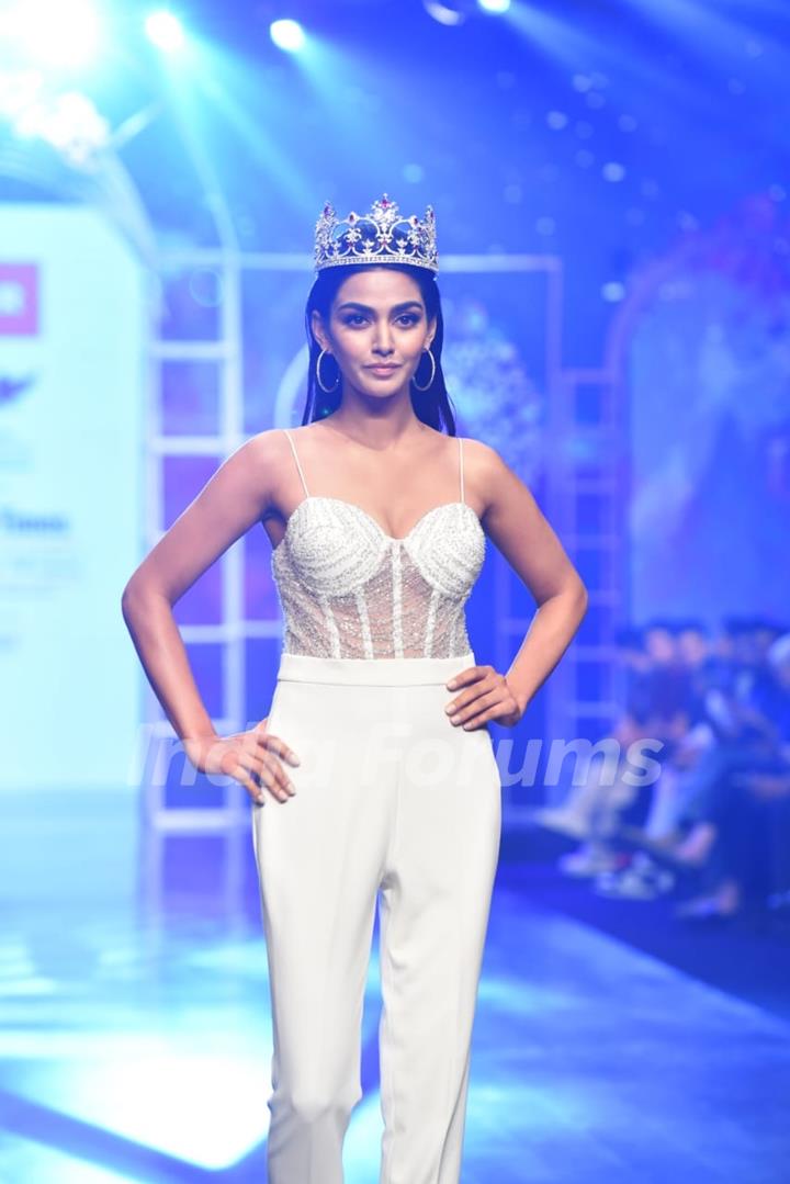 grace the ramp walk of the Bombay Times Fashion Week 2022