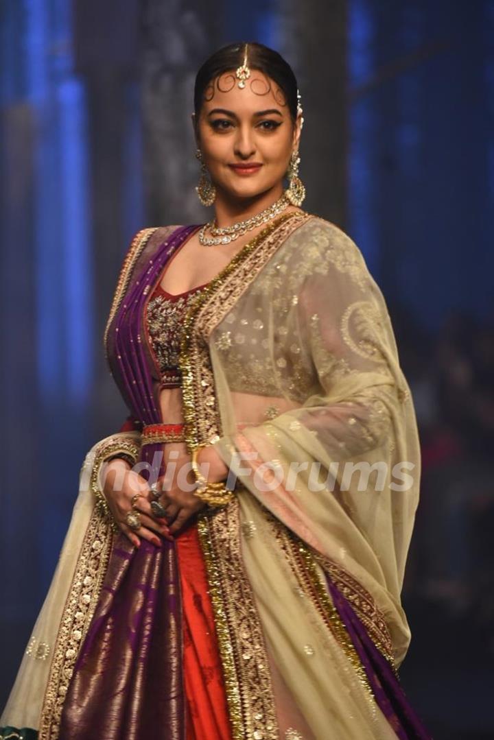 Sonakshi Sinha walk the ramp at the Bombay Times Fashion Week 2022