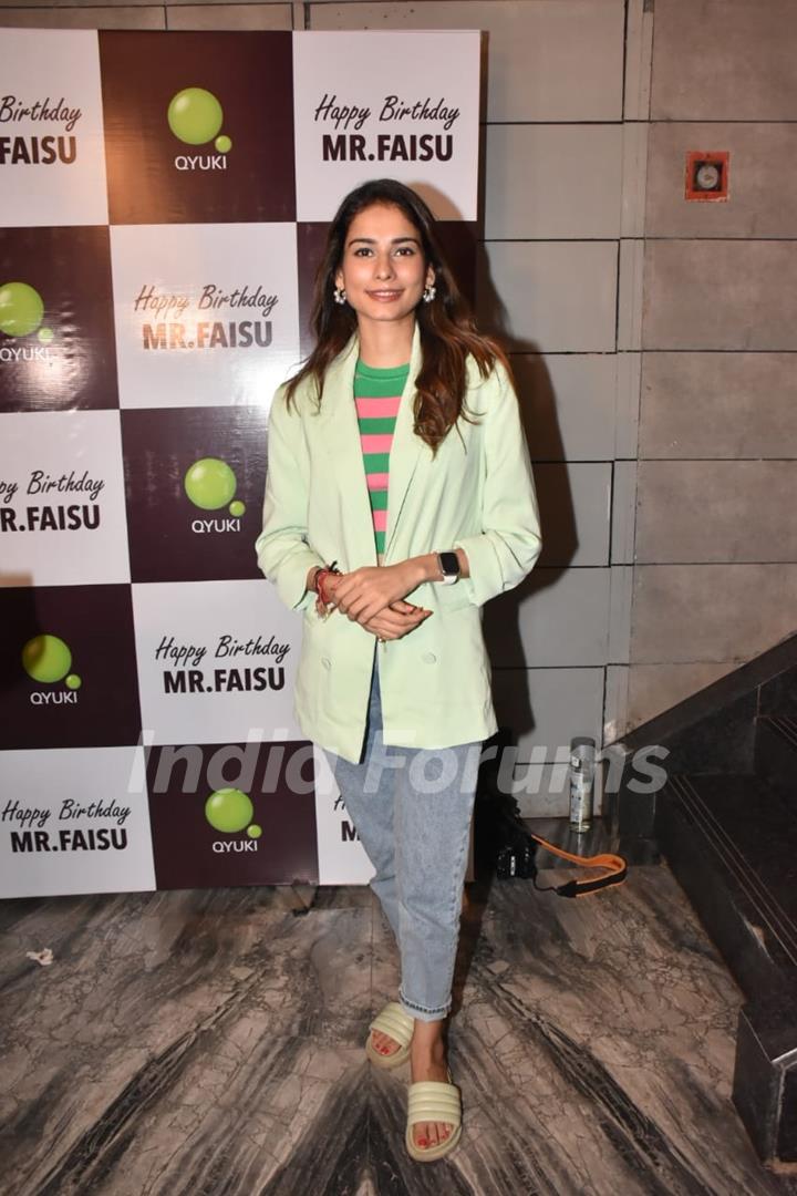 Aneri Vajani spotted at Faisal Shaikh birthday Party 