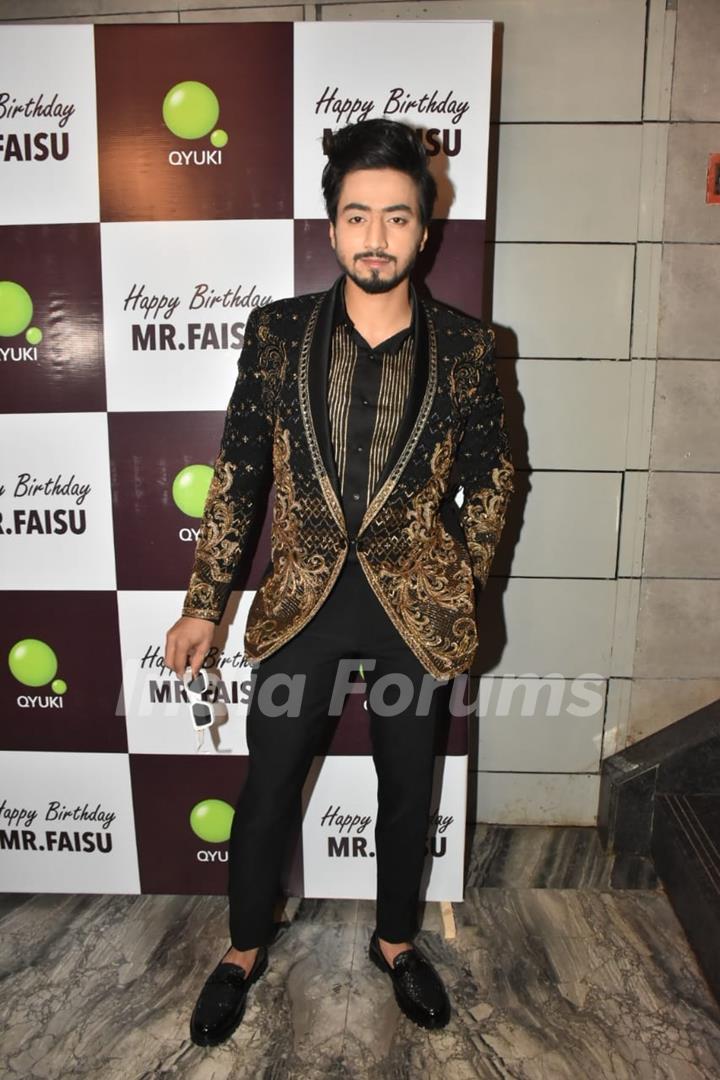 Faisu clicked in a black and gold blazer at his birthday bash