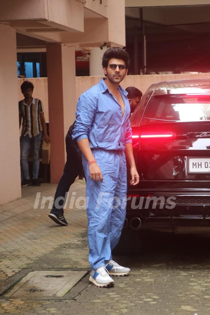 Kartik Aaryan spotted in the city 