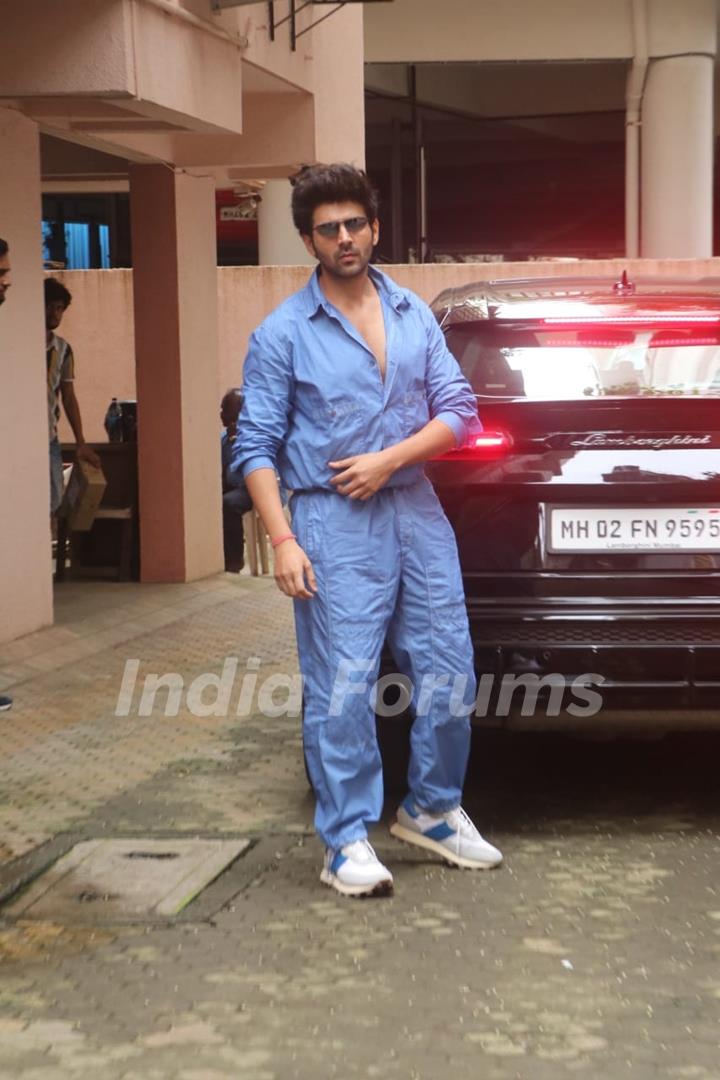 Kartik Aaryan spotted in the city 