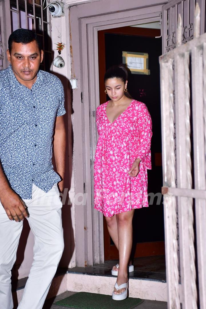 Alia Bhatt swooning us with her maternity wear as she was clicked in a pink floral dress