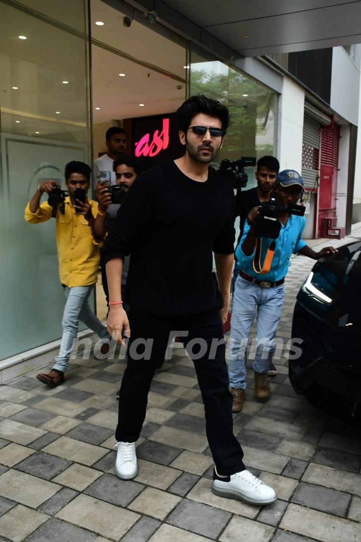 Kartik Aaryan Snapped at T-Series office in Andheri 