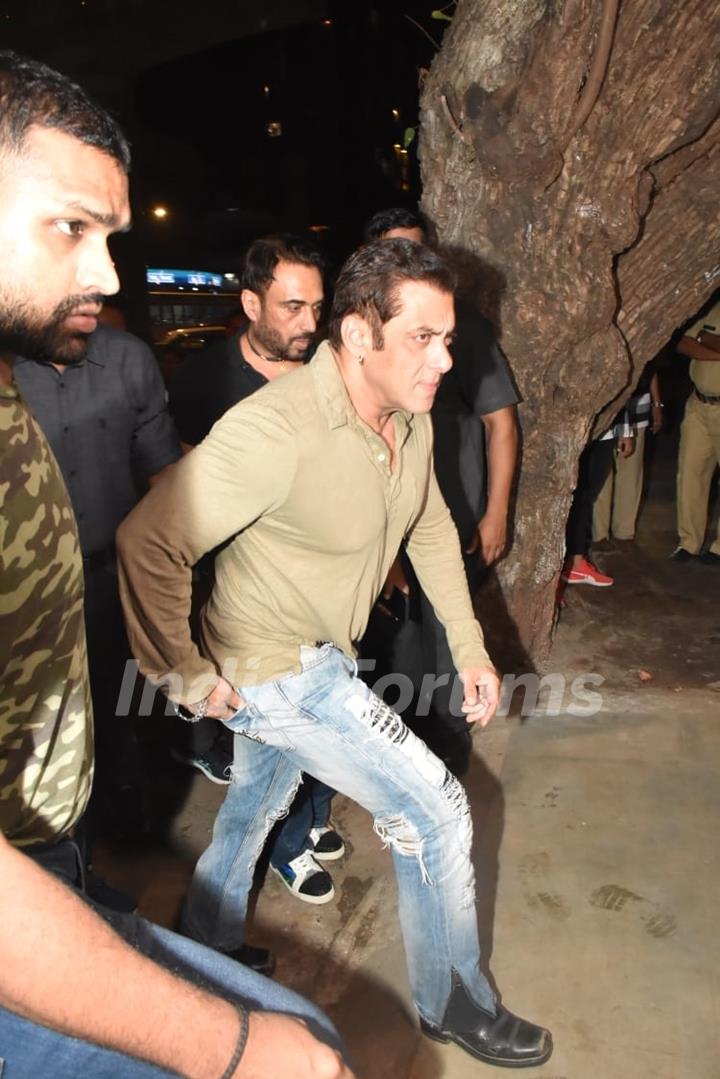 Salman Khan grace Ashvini Yardi’s birthday bash