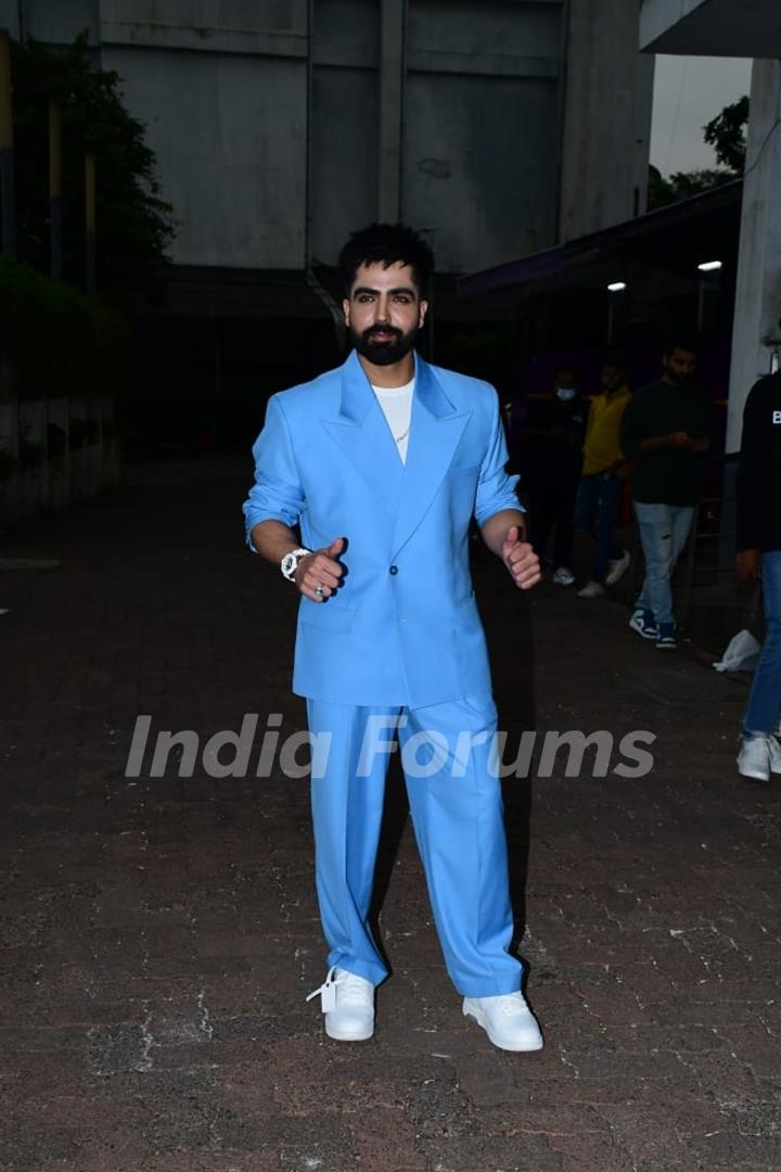 Harrdy Sandhu looked dashing in a powder blue suit on the sets of Jhalak Dikhhla Jaa