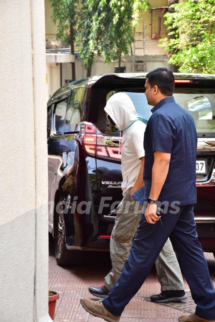 Aamir Khan spotted in Bandra