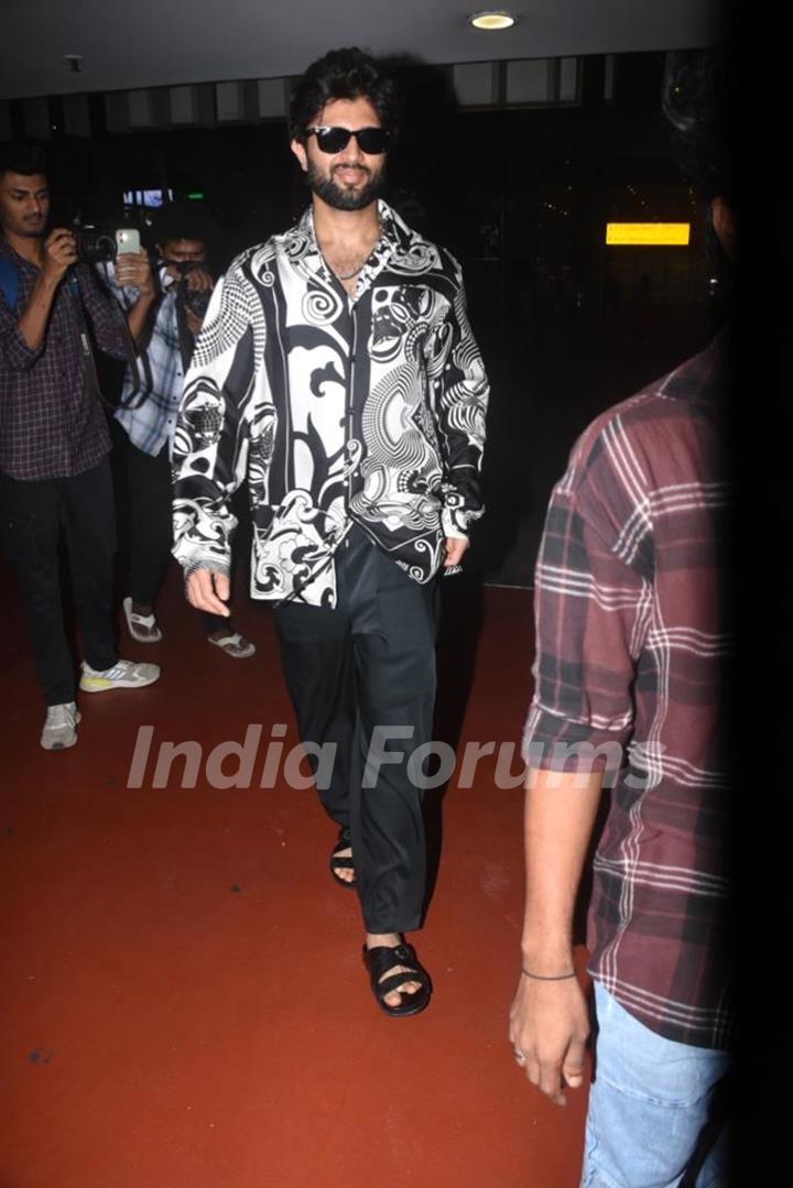 Vijay Devarakonda snapped at the Mumbai airport