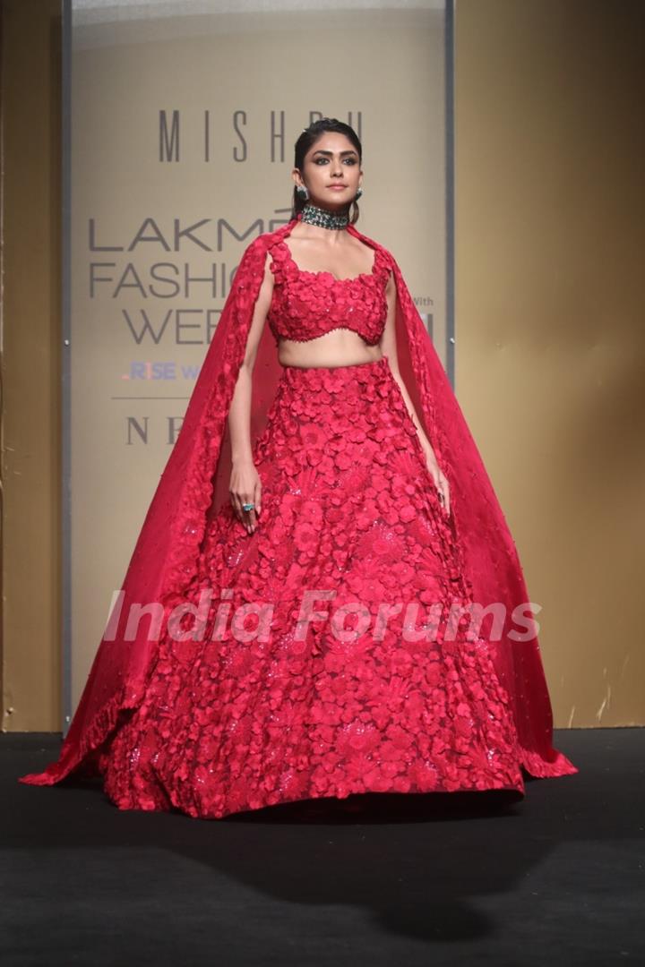 Mrunal Thakur grace the Ramp Walk of Lakme Fashion Week 2022