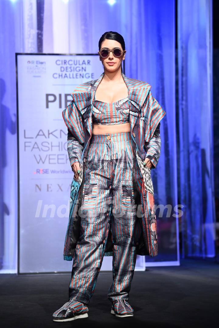 Warina Hussain walk the ramp of Lakme Fashion Week 2022