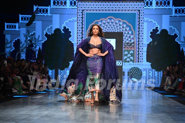 Malaika Arora ramp walk as a showstoppers on Day 3 of the Lakme Fashion Week 2022 