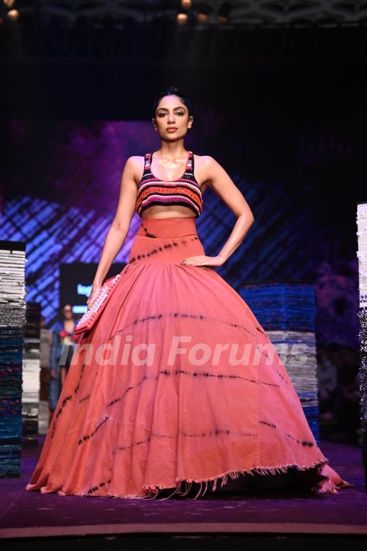 Shobhita Dhulipala graced the ramp at the Lakme Fashion Week ina  structured pink tie-dye skirt paired with a beaded multi-coloured crop top.