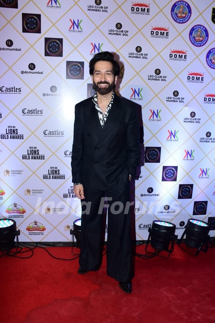 Nakuul Mehta looked handsome in a double breasted suit, printed shirt and wide legged trousers as he attended an award show in the city