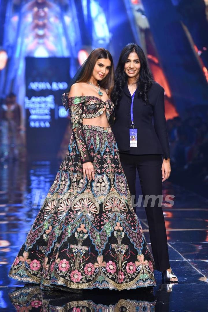 Tara Sutaria ramp walk as showstoppers on Day 4 of the Lakme Fashion Week 2022