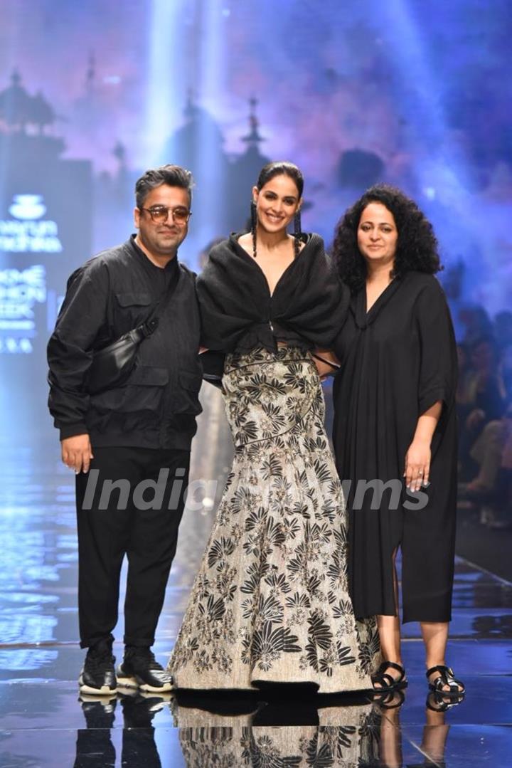 Genelia D’Souza ramp walk as showstoppers on Day 4 of the Lakme Fashion Week 2022