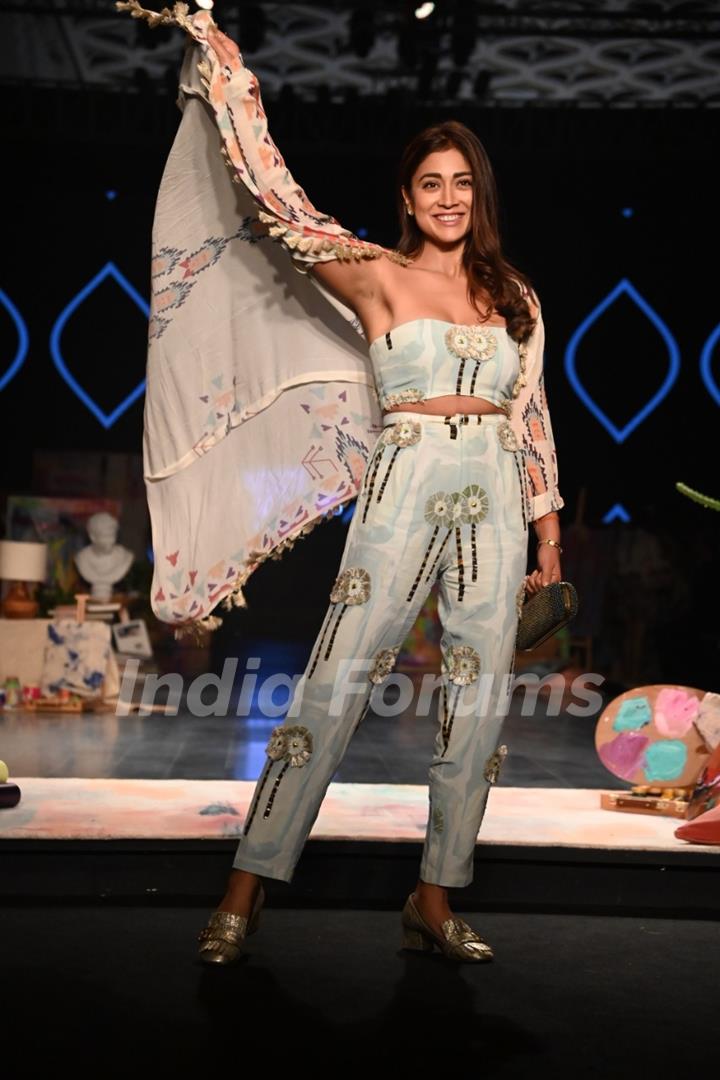 Tara Sutaria and Genelia D’Souza and others celebs ramp walk as showstoppers on Day 4 of the Lakme Fashion Week 2022