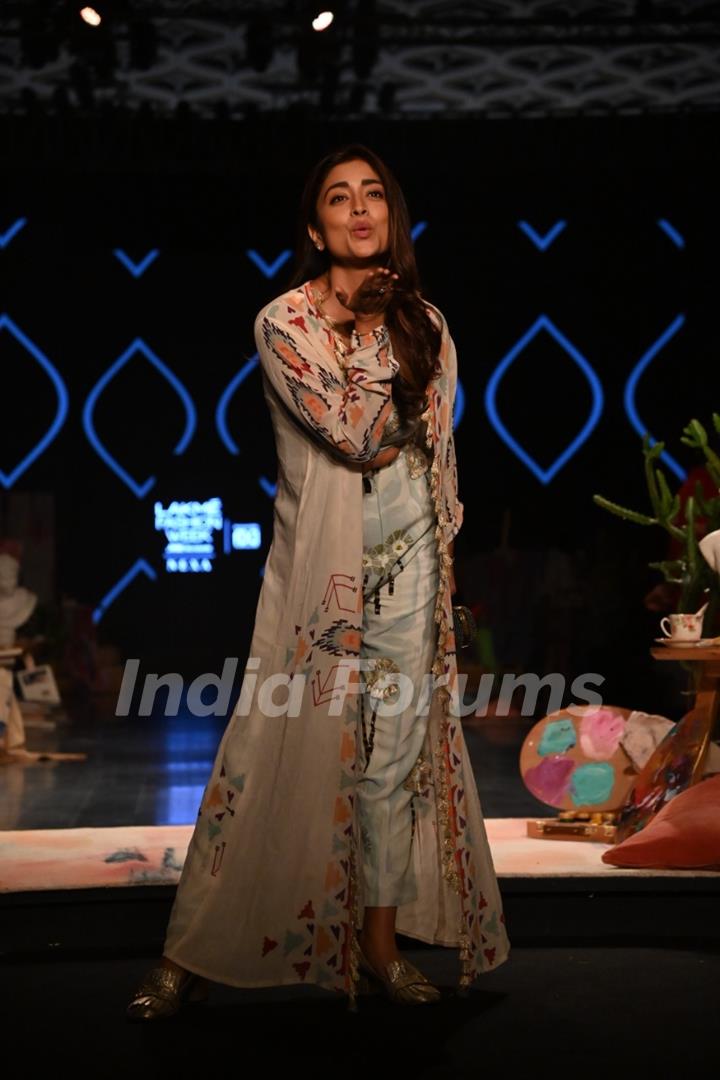 Tara Sutaria and Genelia D’Souza and others celebs ramp walk as showstoppers on Day 4 of the Lakme Fashion Week 2022