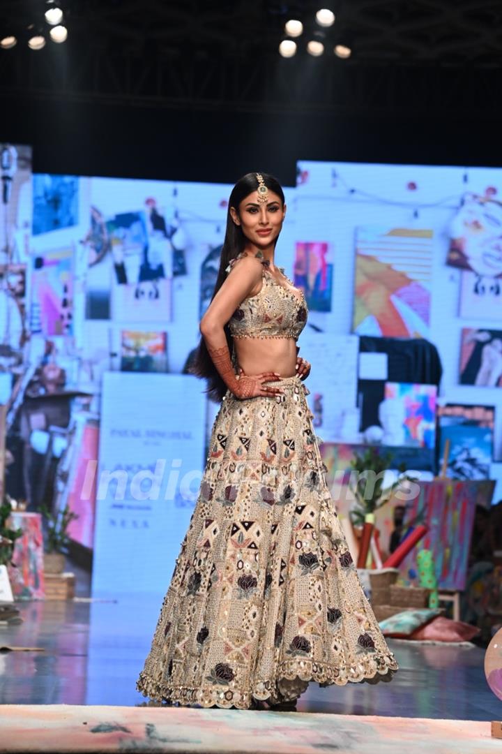 Mouni Roy ramp walk as showstoppers on Day 4 of the Lakme Fashion Week 2022