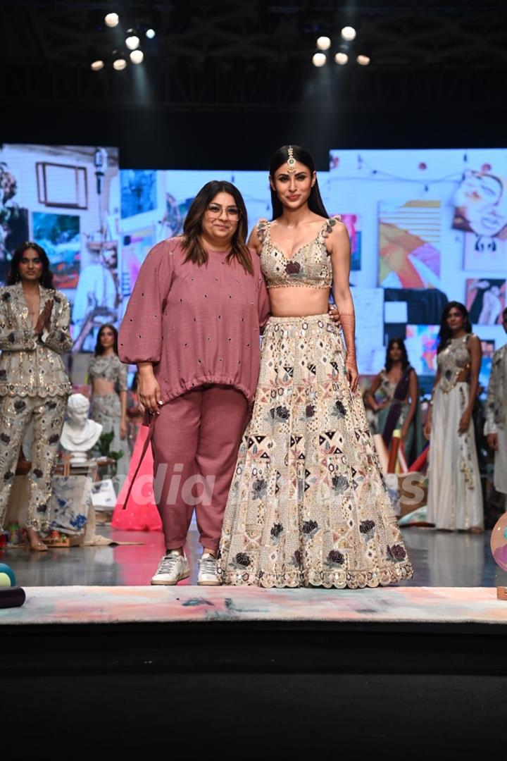 Mouni Roy ramp walk as showstoppers on Day 4 of the Lakme Fashion Week 2022