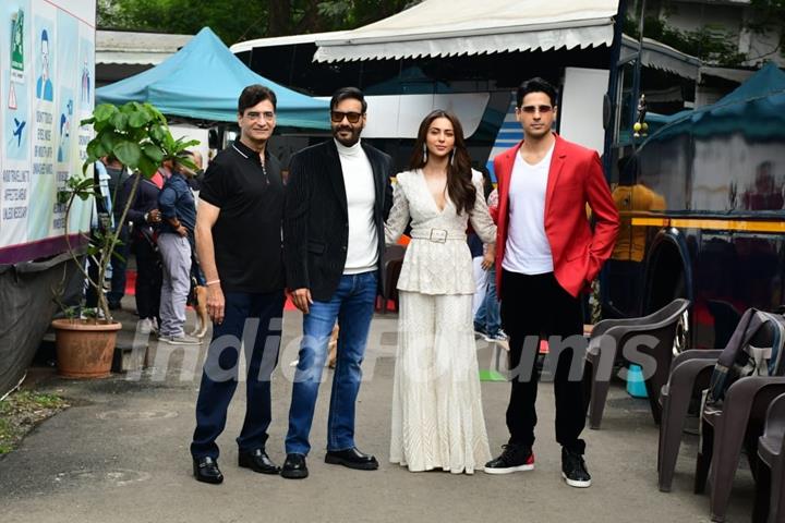 Ajay devgn, Sidharth Malhotra, Rakul Preet Singh spotted promoting their upcoming film Thank God on the set Kapil Sharma Show 