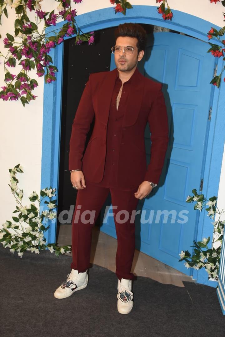 Karan kundrra spotted promoting his latest song 'Inni Si Gal' in Andheri 