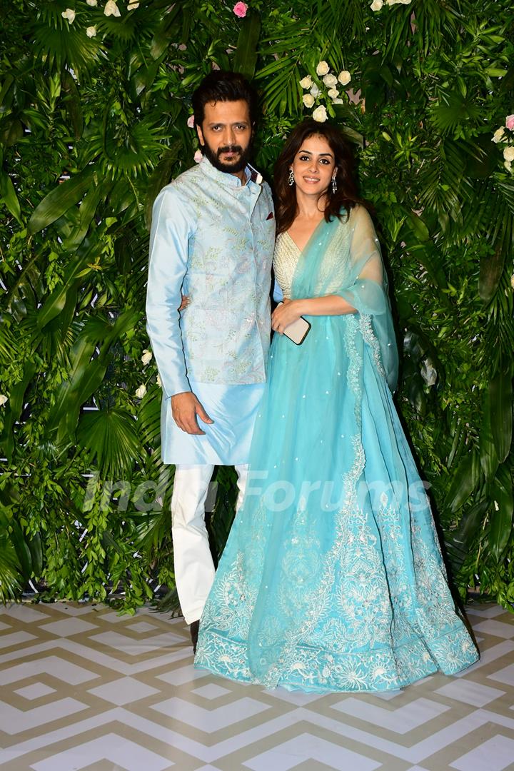 Riteish Deshmukh, Genelia D'Souza twinned in blue ethnic attires at Kriti's Diwali bash