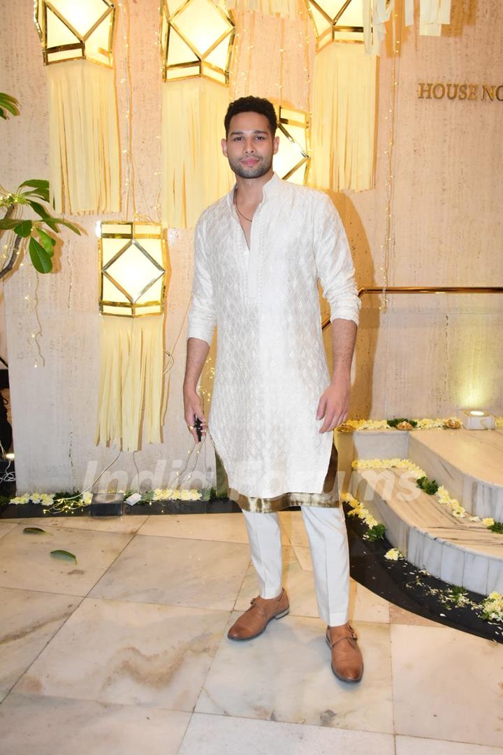 Siddhant Chaturvedi clicked at the Manish Malhotra's Diwali Party 