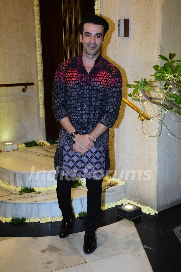 Celebs clicked at the Manish Malhotra's Diwali Party 