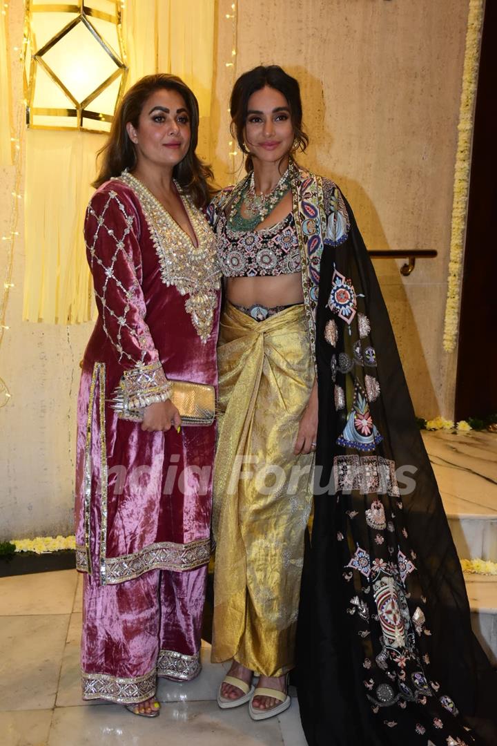 Amrita Arora, Shibani Dandekar clicked at the Manish Malhotra's Diwali Party 