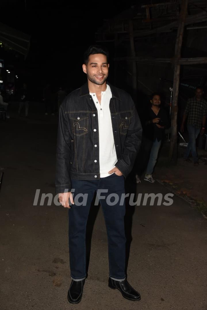Siddhant Chaturvedi  spotted promoting upcoming film Phone Bhoot on the set of Kapil Sharma 