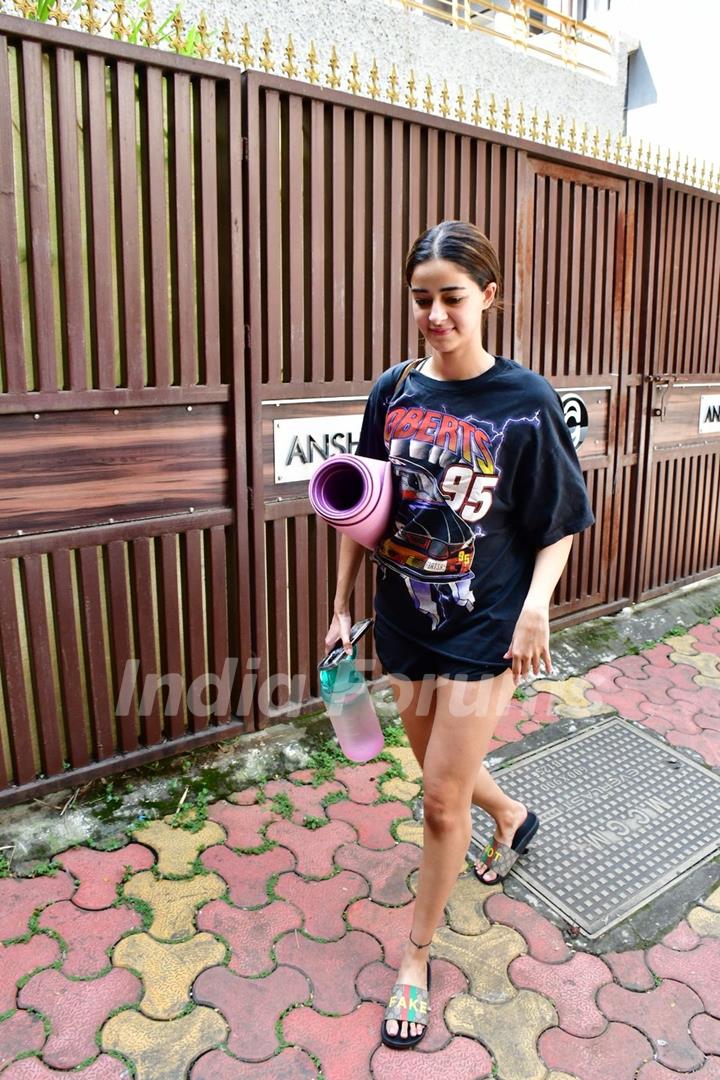 Ananya Panday spotted in Juhu 