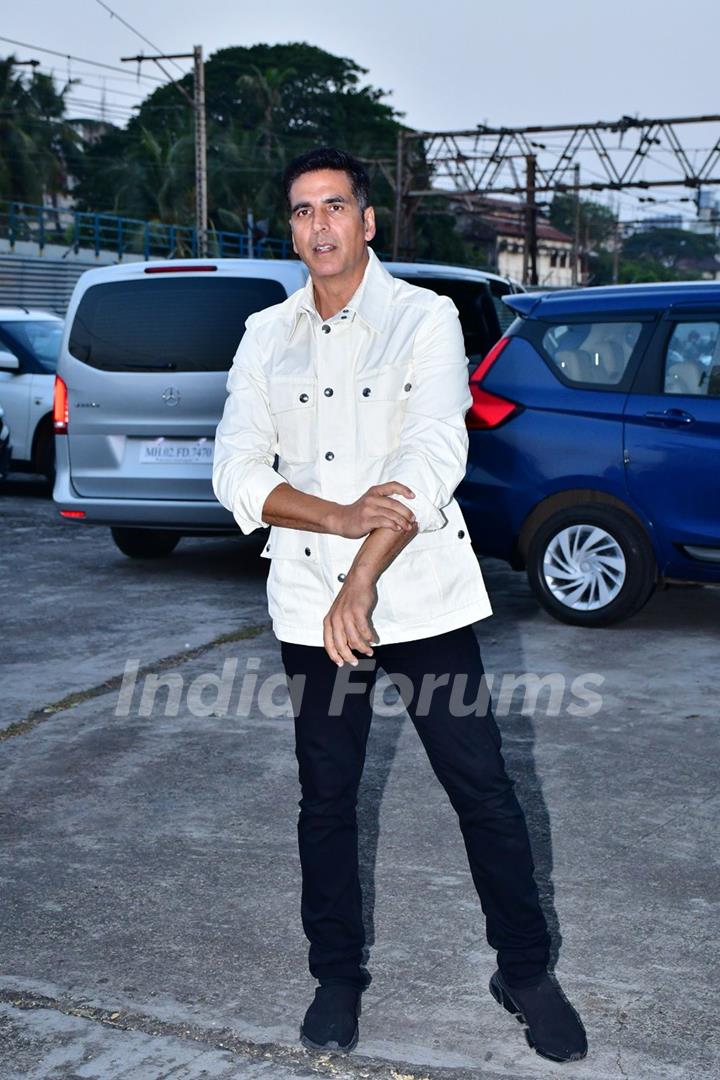 Akshay Kumar snapped promoting his film Ram Setu 