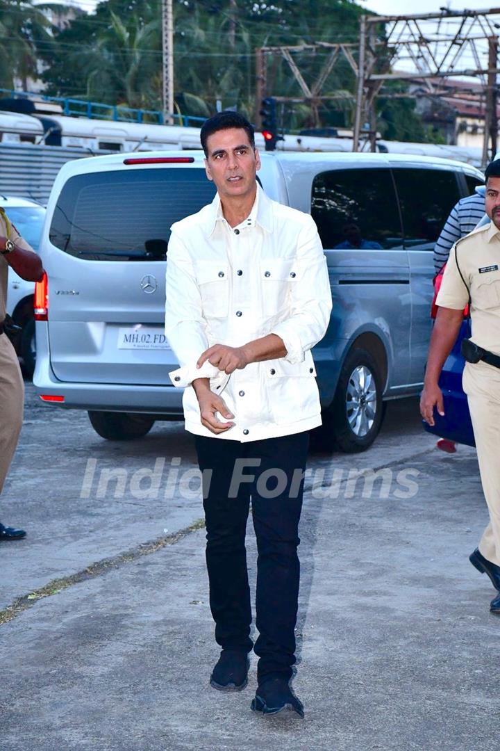 Akshay Kumar snapped promoting his film Ram Setu 