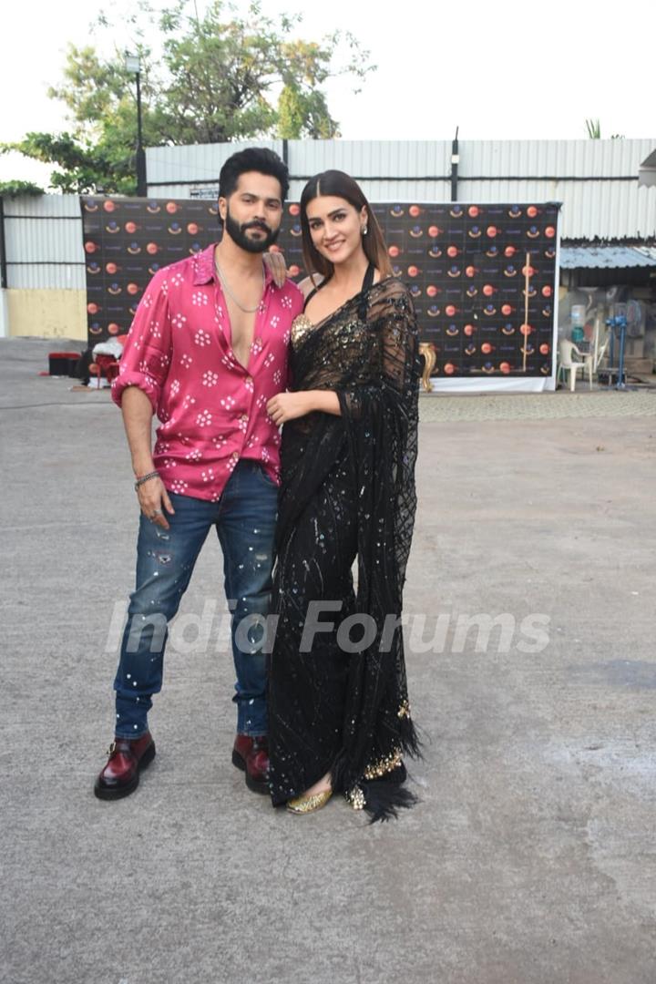 Varun Dhawan and Kriti Sanon spotted promoting their upcoming film Bhediya  