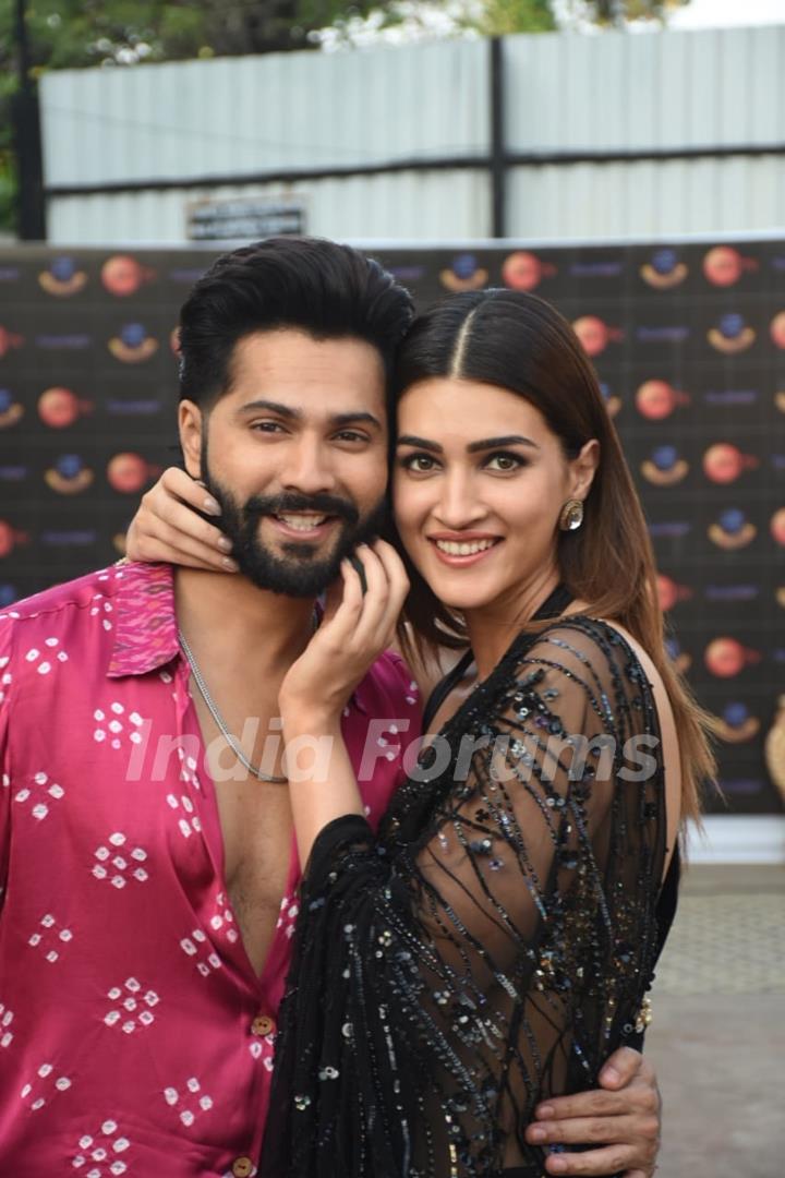 Varun Dhawan and Kriti Sanon spotted promoting their upcoming film Bhediya  