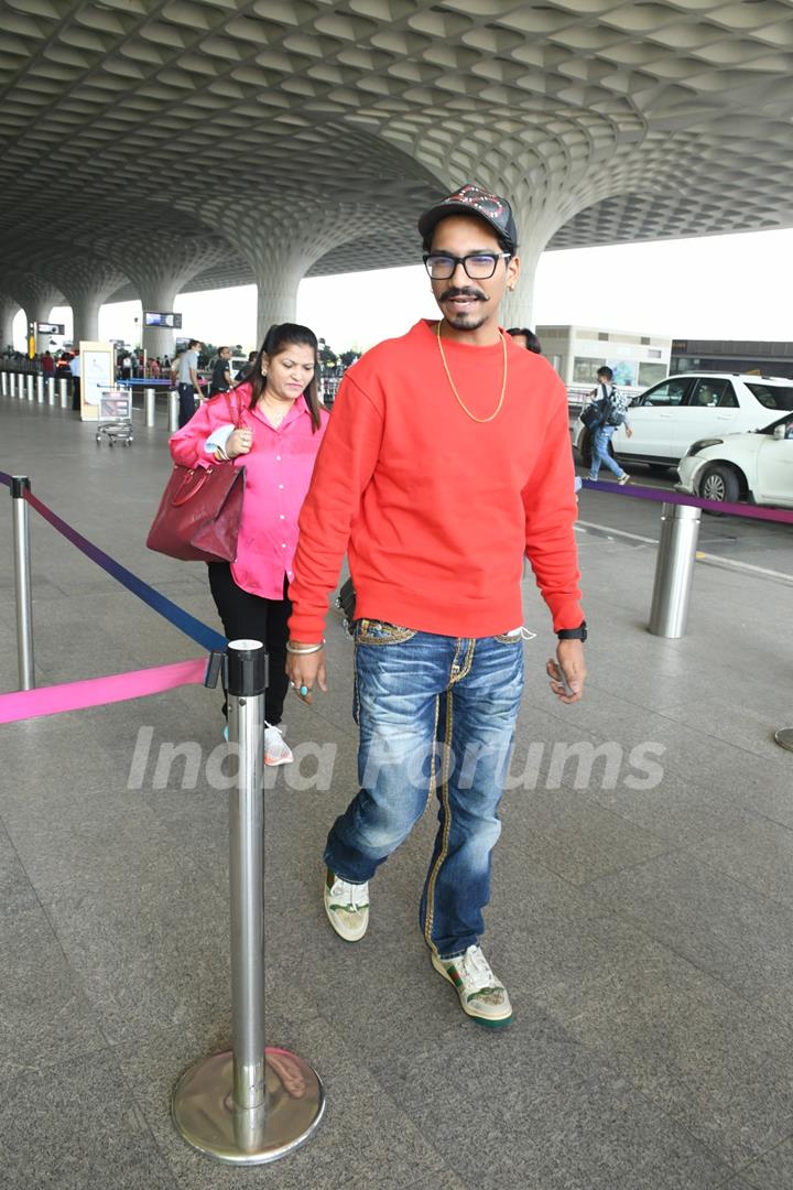 Haarsh Limbachiyaa spotted at the Mumbai airport
