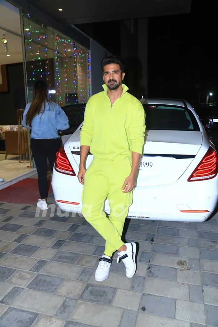 Saqib Saleem spotted at Double XL screening at T-Series office in Andheri 