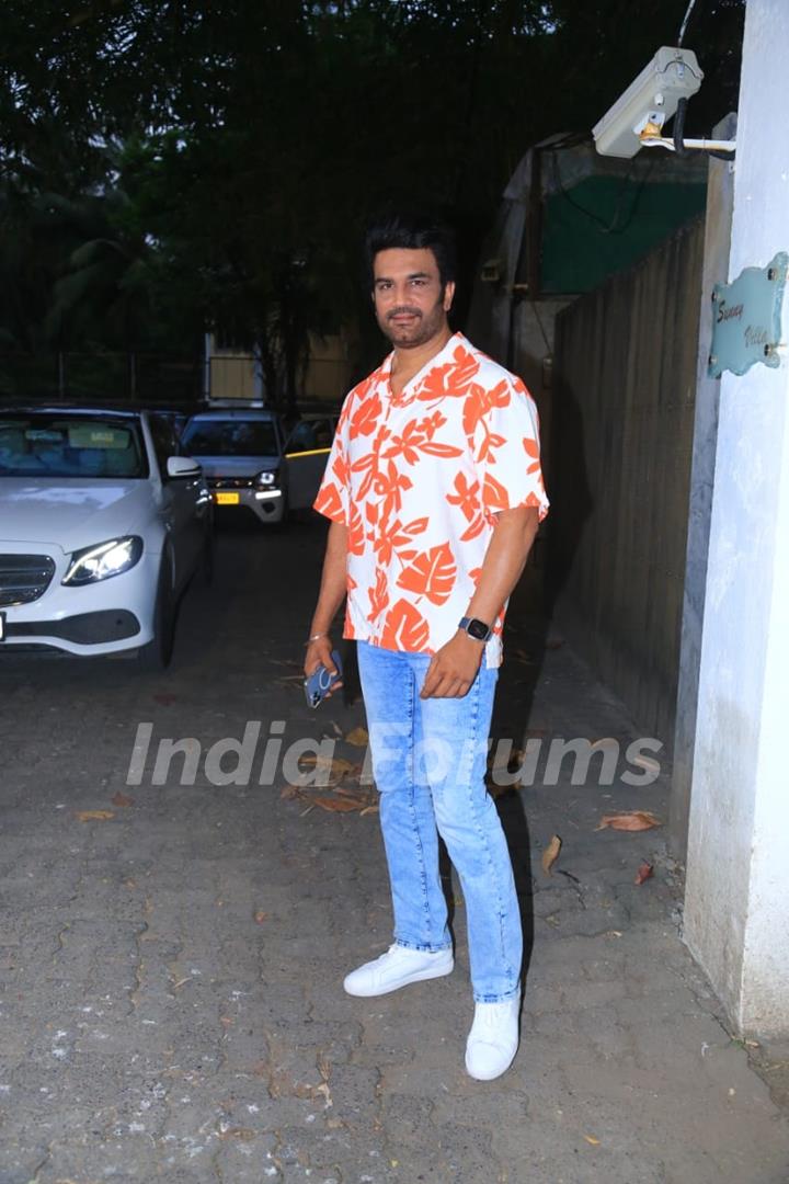 Sharad Kelkar spotted at Sunny Super Sound for Har Har Mahadev screening 