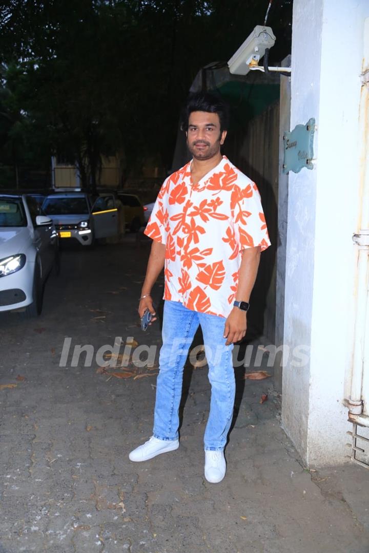 Sharad Kelkar spotted at Sunny Super Sound for Har Har Mahadev screening 