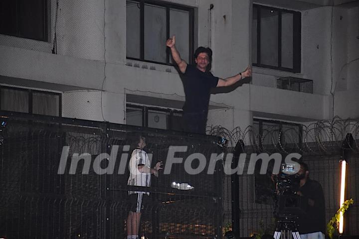 Shah Rukh Khan greets fans on his birthday at midnight outside Mannat in Bandra
