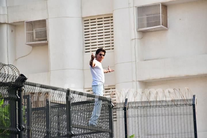 Shah Rukh Khan greets fans on his birthday at outside Mannat in Bandra