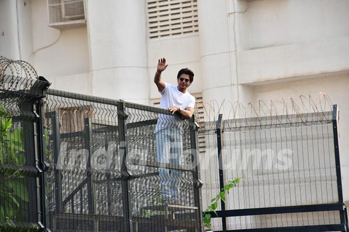 Shah Rukh Khan greets fans on his birthday at outside Mannat in Bandra