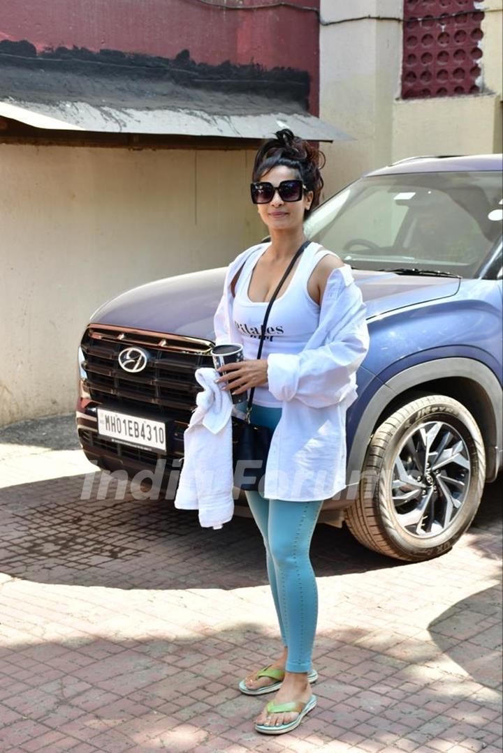 Tanishaa Mukerji spotted in Santacruz 