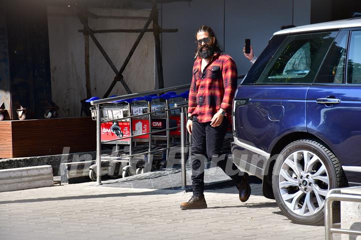 Yash spotted at the Kalina airport