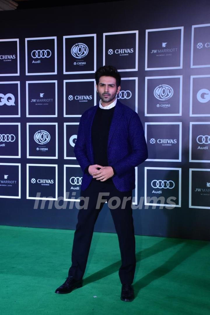 Kartik Aaryan kept it stylish in a black sweater and black pants paired with a blue blazer.