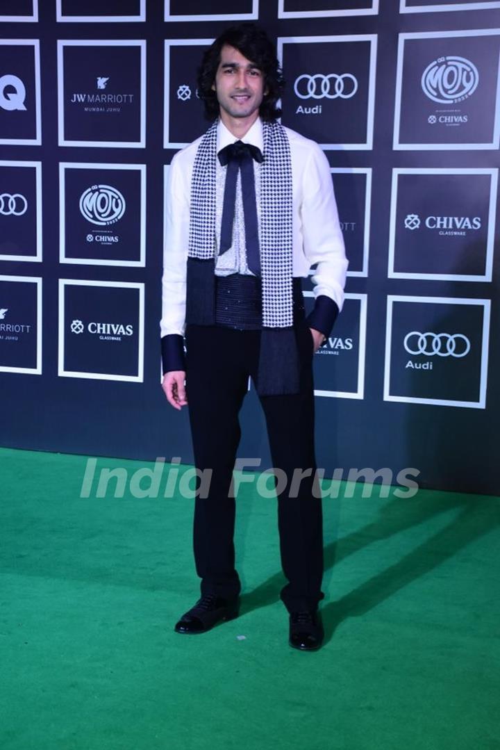 Shantanu Maheshwari looked charming in a classic tuxedo with some bling twists.