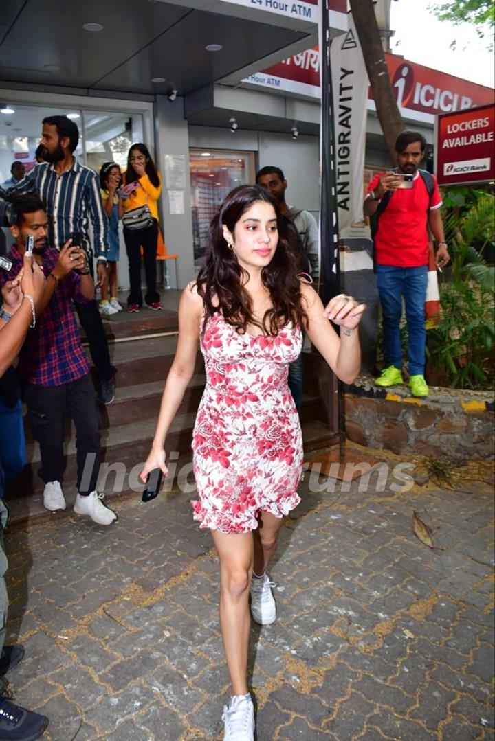 Janhvi Kapoor spotted in Bandra